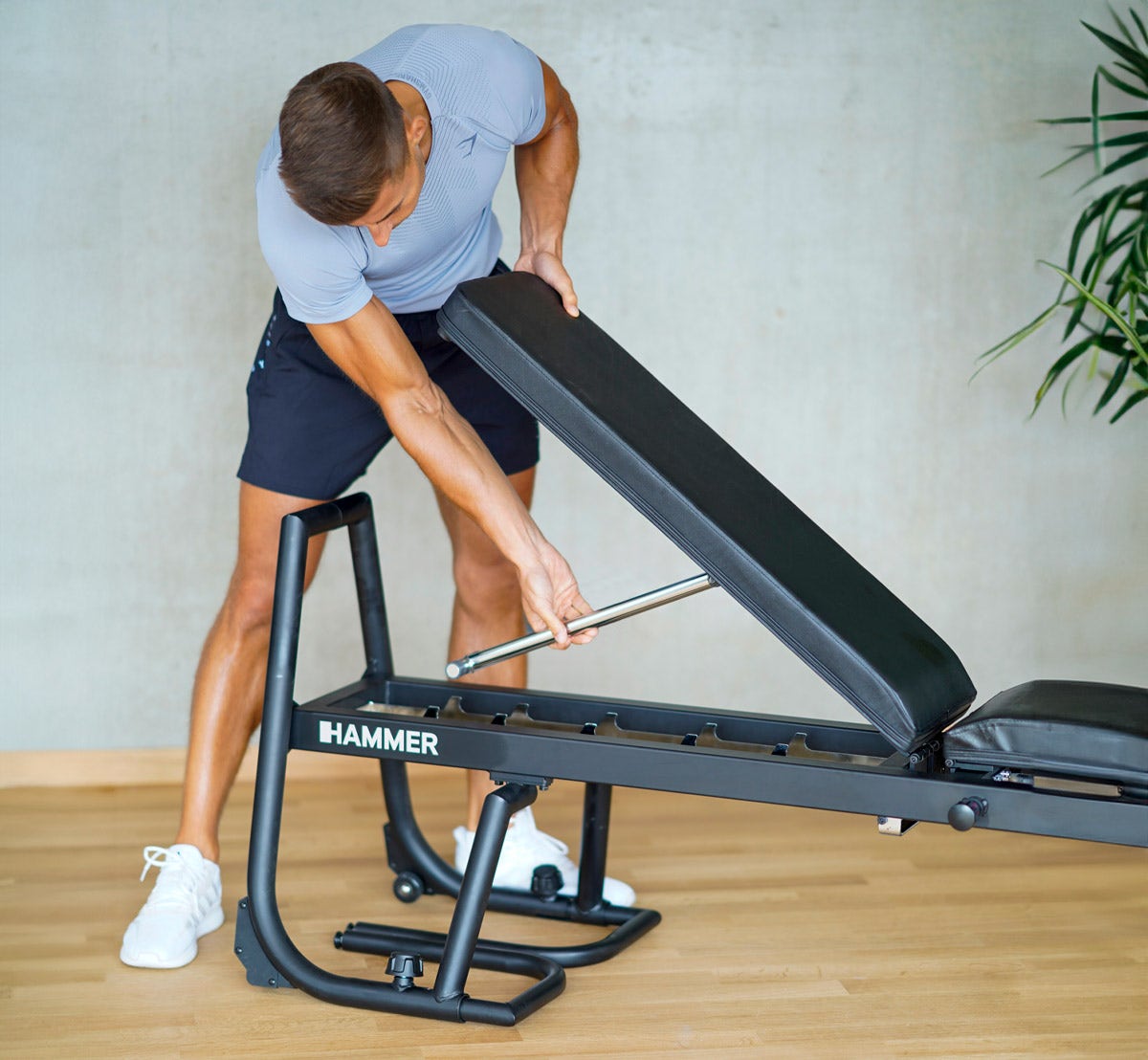 Incline adjustment Incline adjustment
