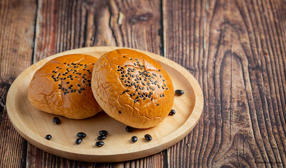 Pikante Sesam-Quarkbrötchen
