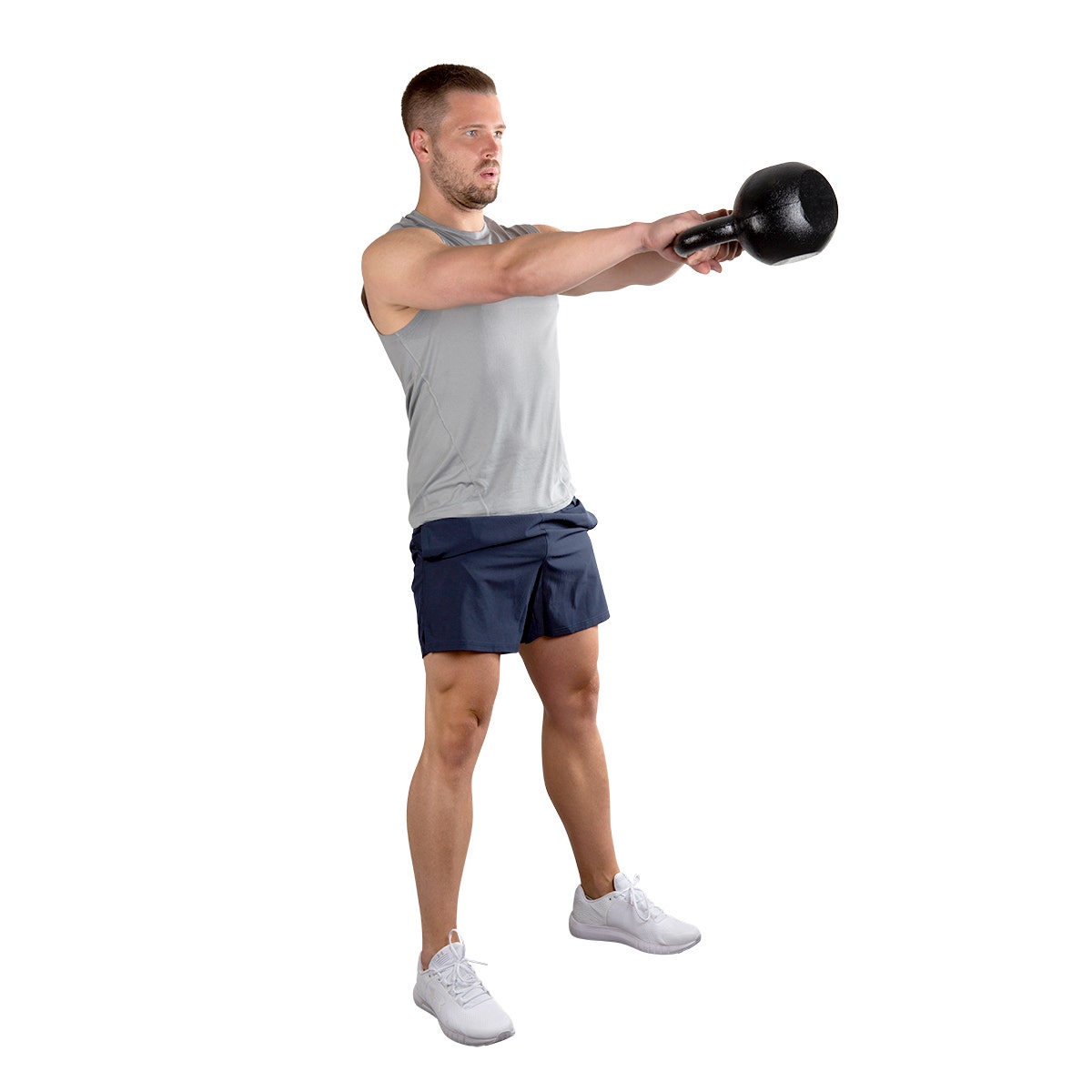 Mann führt Kettlebell Swings aus