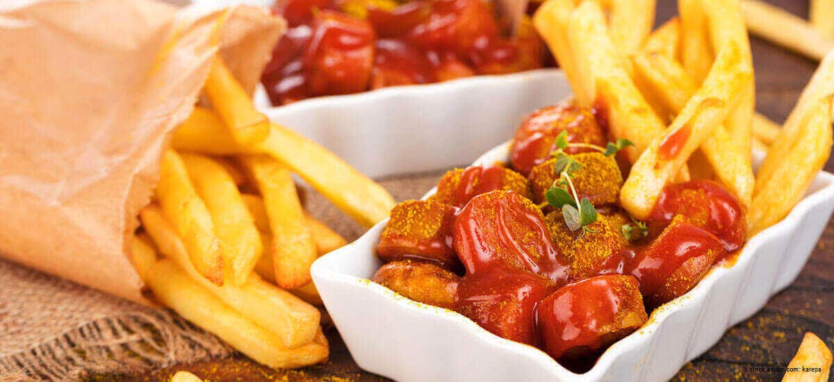 Pommes und Currywurst