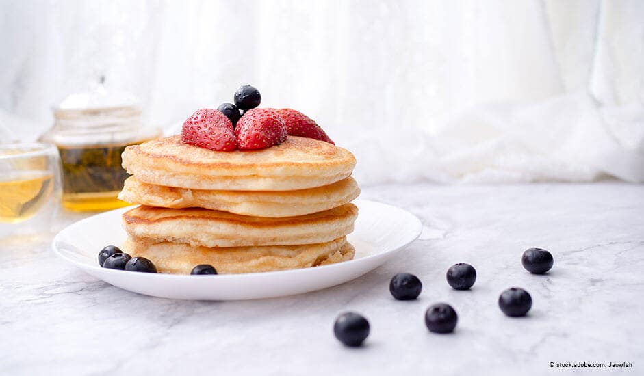 Low Carb Pancakes mit Vanillecreme und Beeren